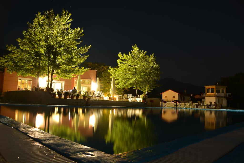 Aitheron Hotel Air Park Zervi エクステリア 写真