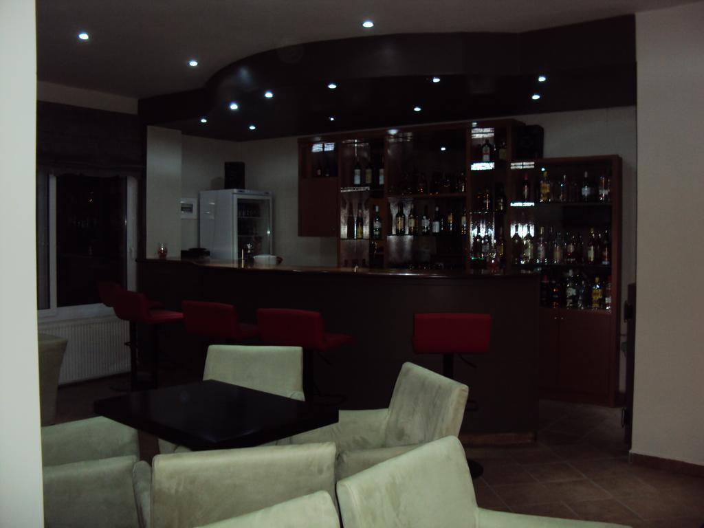 Aitheron Hotel Air Park Zervi エクステリア 写真