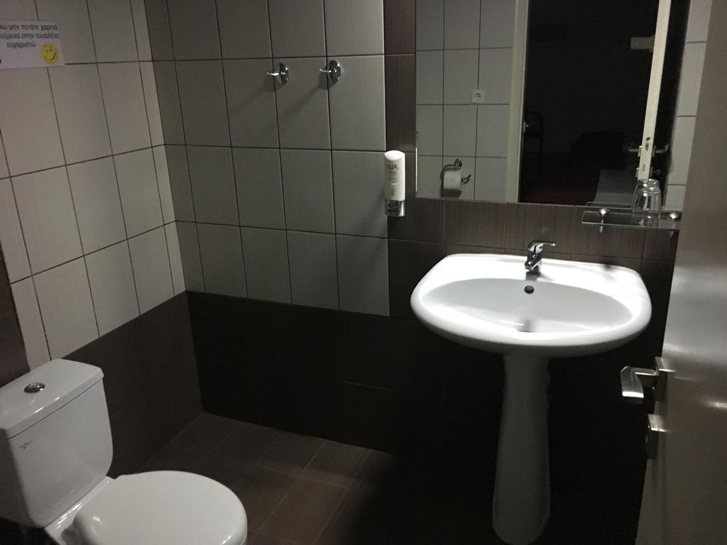 Aitheron Hotel Air Park Zervi エクステリア 写真