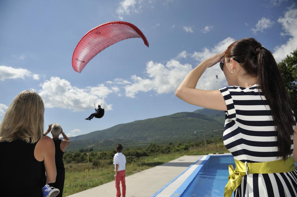 Aitheron Hotel Air Park Zervi エクステリア 写真