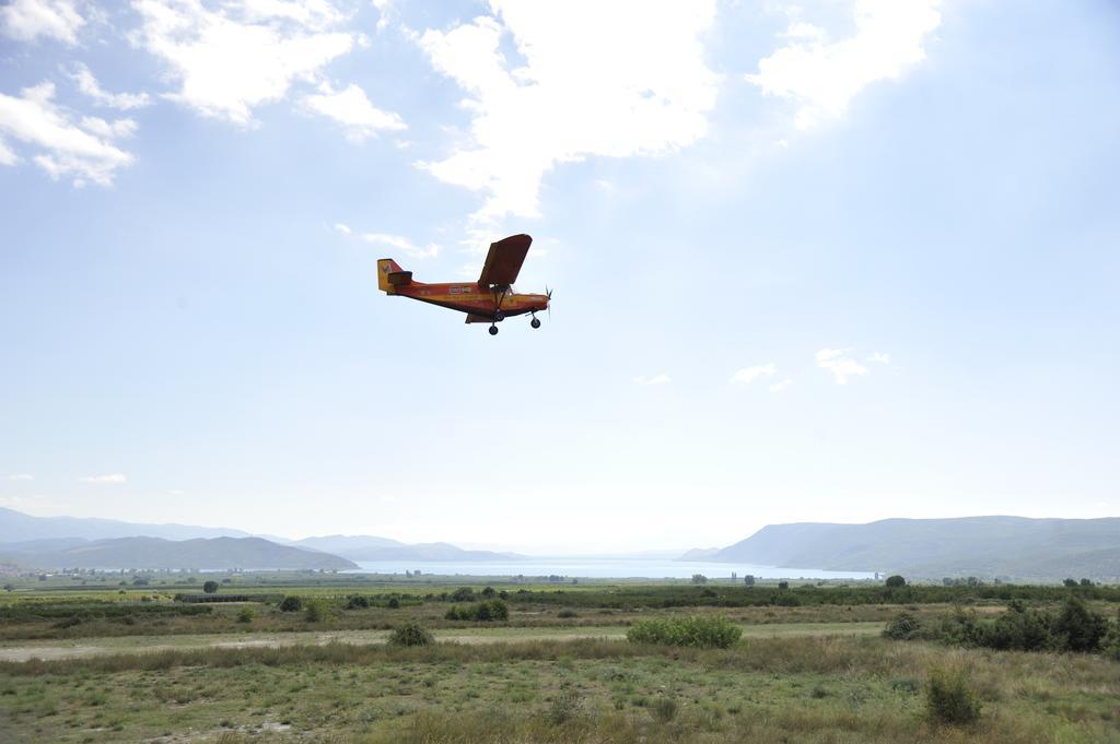 Aitheron Hotel Air Park Zervi エクステリア 写真