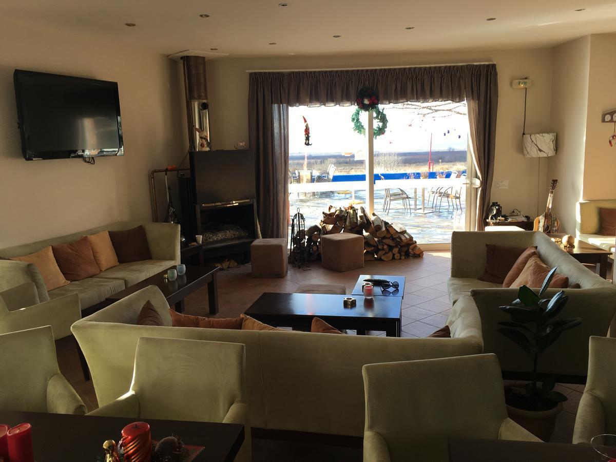 Aitheron Hotel Air Park Zervi エクステリア 写真