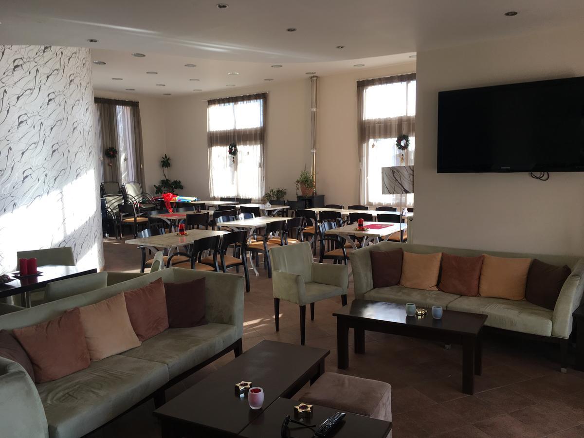 Aitheron Hotel Air Park Zervi エクステリア 写真
