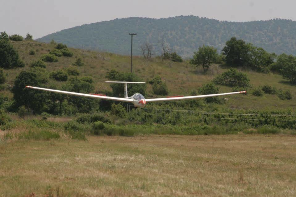 Aitheron Hotel Air Park Zervi エクステリア 写真